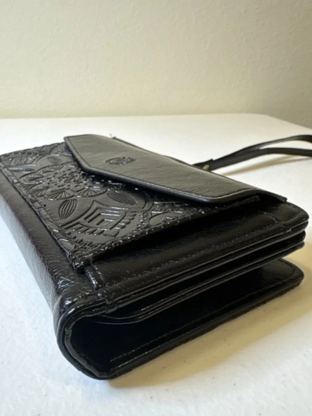 Black Embossed Leather Wallet With‎ Phone Holder 12 Credit Card Slots Wrist